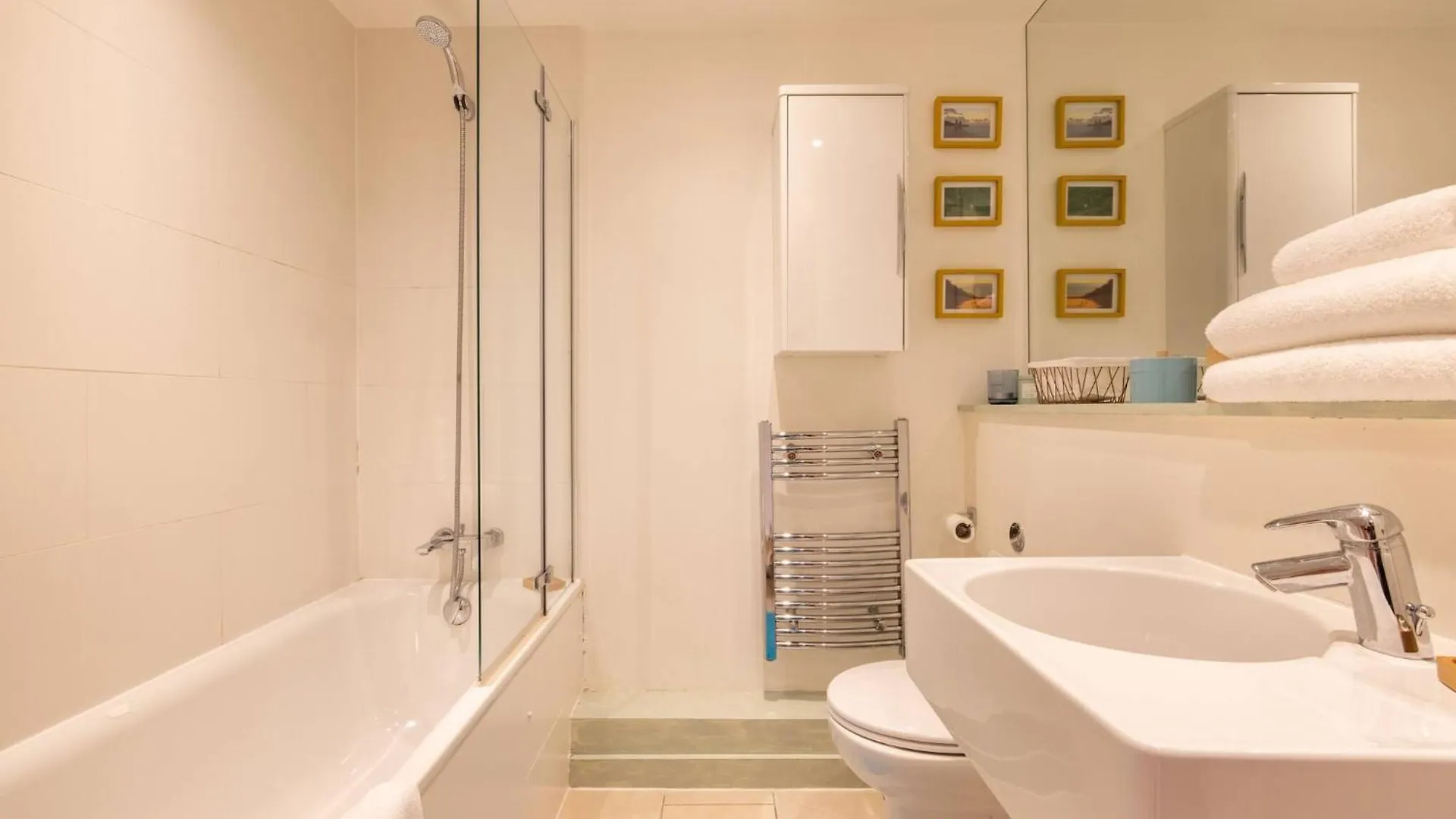Wild Roses Serviced Apartments - City Airport London