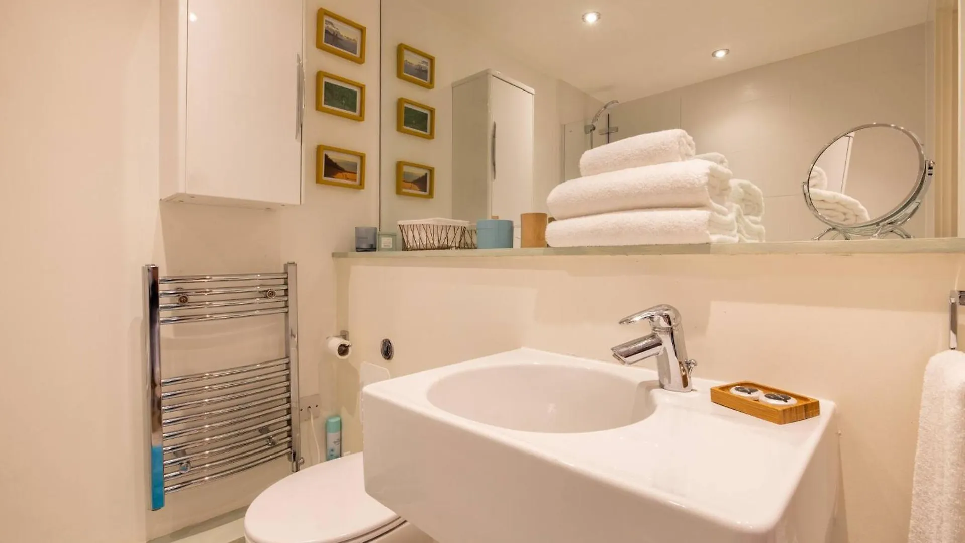 Wild Roses Serviced Apartments - City Airport London 0*,  United Kingdom