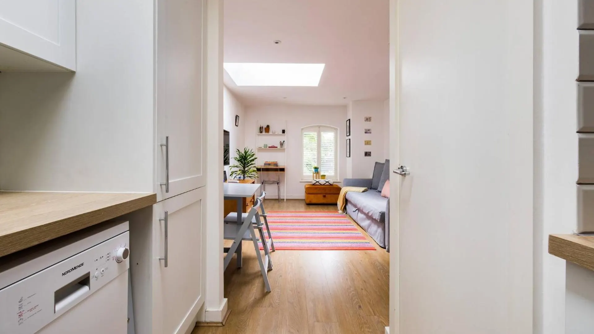 Wild Roses Serviced Apartments - City Airport London