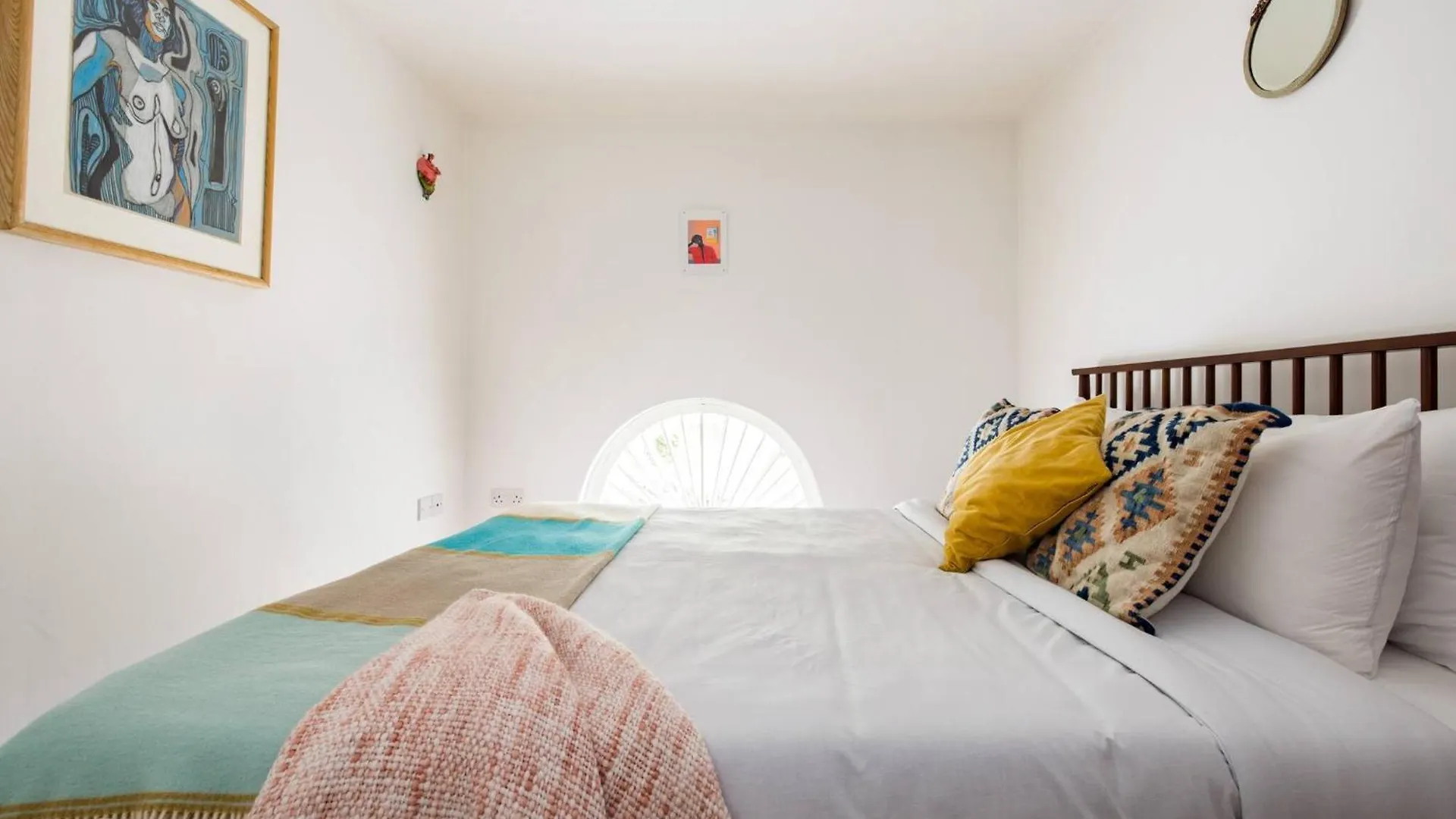 Wild Roses Serviced Apartments - City Airport London